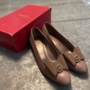 Vintage Bally Switzerland Emily Calf Taupe Bow Low Heels 8.5 M Brown Logo Shoes